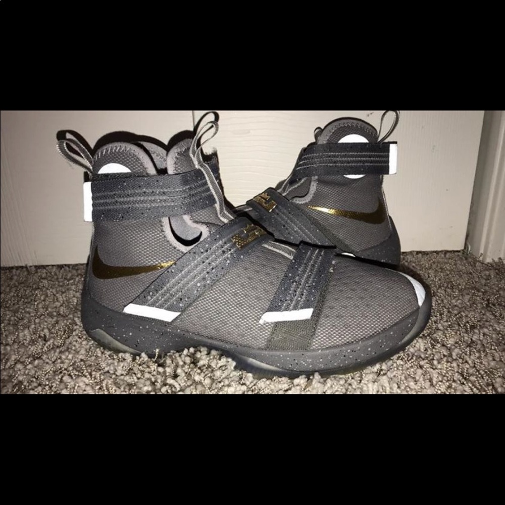 Nike LeBron James LRJ  SX 16/17 Sneakers